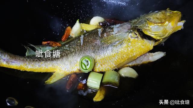 大黄花鱼的红烧做法大全家常（黄花鱼是越黄越好吃吗）(6)