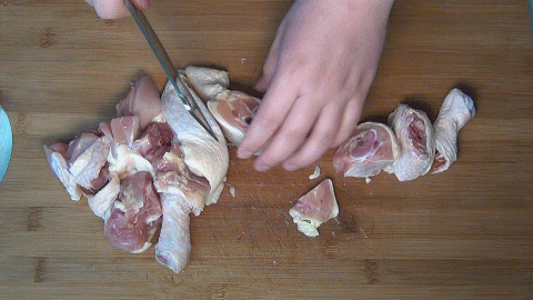 家常砂锅炖鸡的做法（荤素搭配家常菜）(6)