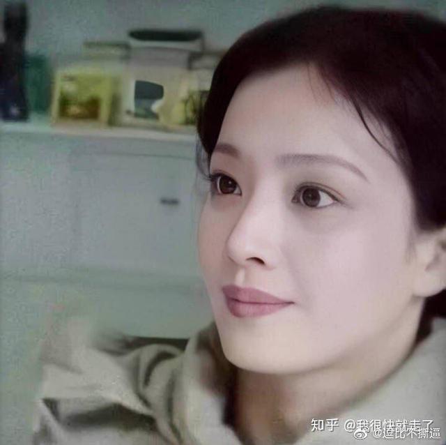 刘亦菲和妈妈谁更好看啊（刘亦菲和妈妈33年）(5)