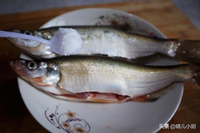 三斤翘嘴鱼最佳做法（钓到翘嘴鱼别做红烧）(4)