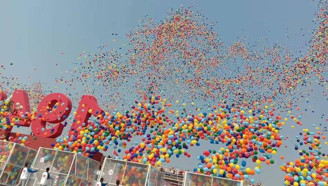 气球到底能飞多高（7万个气球如何整齐划一）(4)