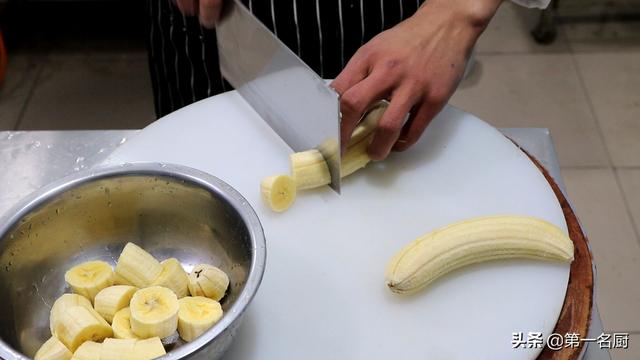 拔丝香蕉最正确的做法（大厨教你拔丝香蕉）(2)