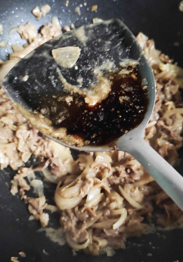 洋葱炒羊肉卷的做法（超级好吃的洋葱炒羊肉卷）(12)