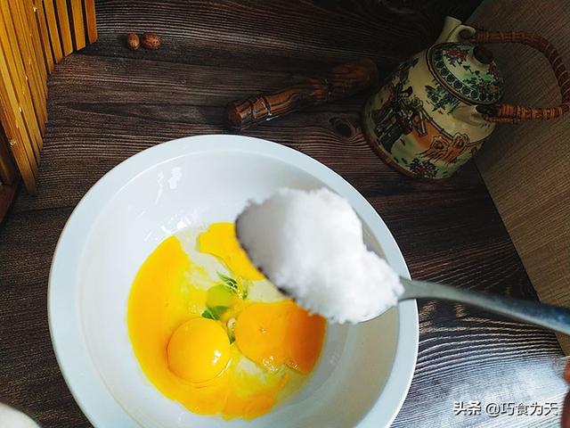 最简单做蛋糕只需用鸡蛋和酸奶（3个鸡蛋教你用平底锅做蛋糕）(4)