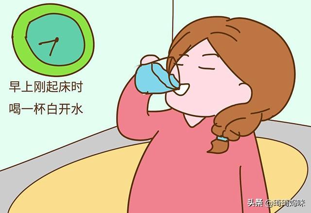 孕妇多久需要喝水补充羊水（孕妈在这3个时间点多喝水）(1)