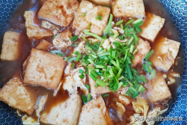 正宗葱烧豆腐的做法（1把香葱1块豆腐做一道香气十足的葱油烧豆腐）(11)