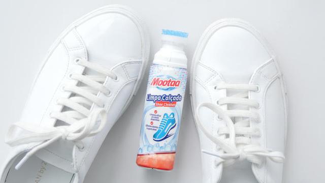 小白鞋难清洗学会这一招（免水洗轻轻一擦变干净）(2)