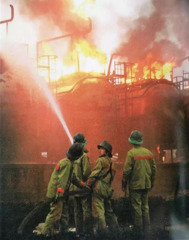 98年西安液化气爆炸事故（用棉被堵漏气口的人全炸飞了）(4)