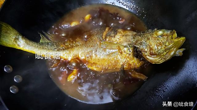 大黄花鱼的红烧做法大全家常（黄花鱼是越黄越好吃吗）(7)