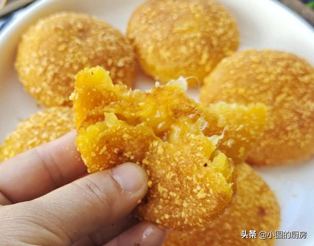 南瓜饼怎么做又酥又脆好吃（南瓜饼最好吃的做法）(2)