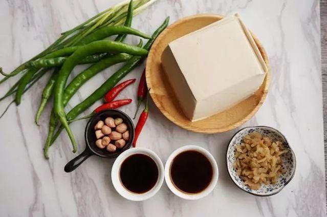 烧椒豆腐的做法窍门（烧椒才是这道豆腐的特色）(2)