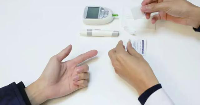 家用痛风尿酸自测仪的使用方法（痛风实验室-哪款尿酸检测仪测尿酸更准）