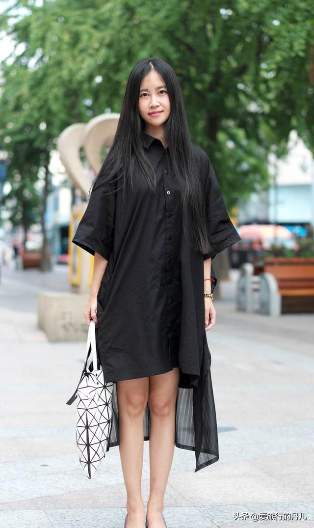 经典小黑裙时髦当道（9款小黑裙穿出酷酷时髦感）(3)