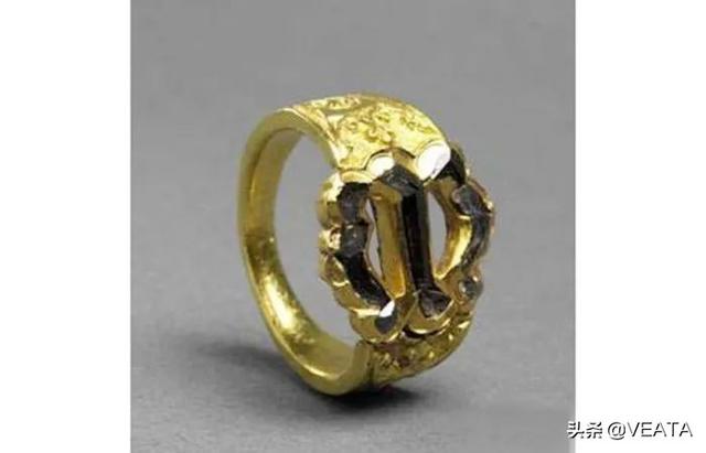 王子戴着戒指求婚（世界上第一枚订婚钻戒）(4)