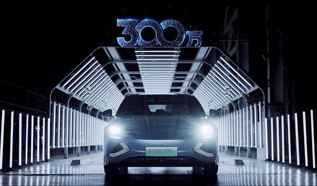 比亚迪新能源车哪一款车最大（比亚迪迎来第300万辆新能源车）(10)