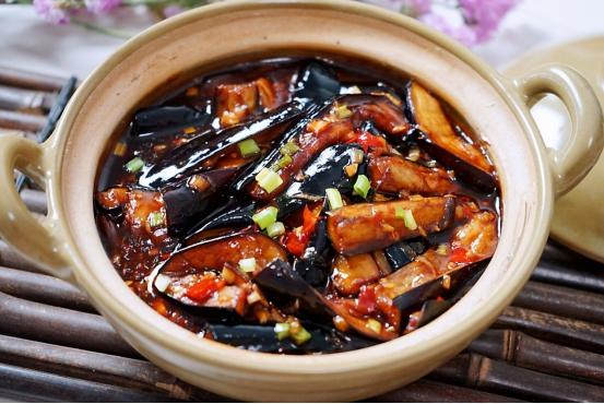 有鱼的鱼香茄子煲的正宗做法 鱼香茄子煲简单好制作