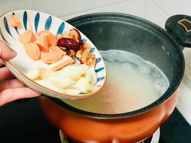 大米粥怎么熬就有浓稠的汤（秋天熬大米粥多加）(8)