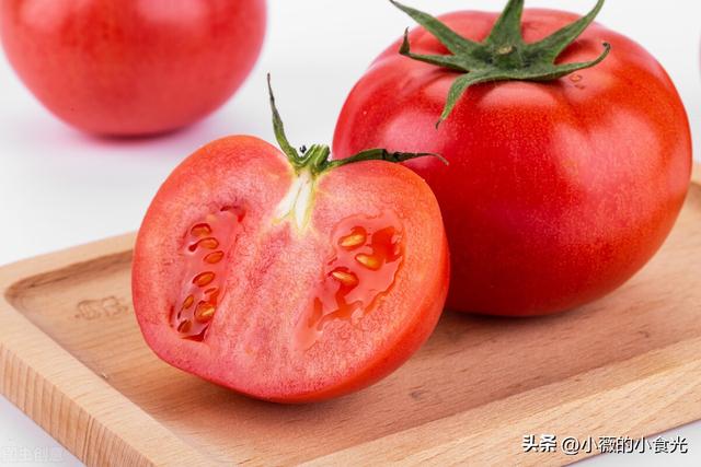 西红柿烧茄子如何做才好吃（酸甜适口的西红柿烧茄子）