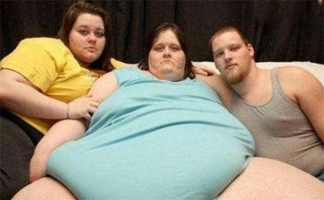 世界最胖男孩体重400斤（体重达1450斤的超大美女）(2)