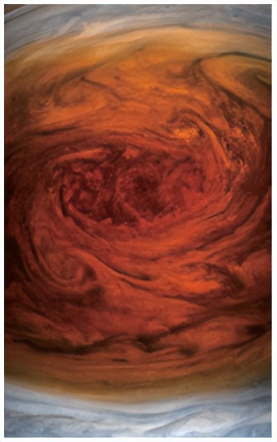 木星最大的特征是表面有什么（远看是木星脸上的红斑）