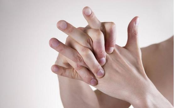 掰手指发出响声的危害（经常掰手指发出声音）(5)