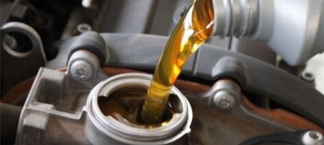 机油是添加剂还是基础油（机油里的基础油是什么）(1)