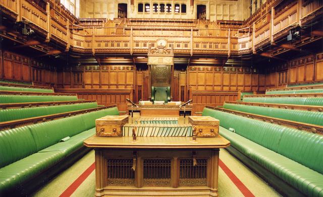 英国议会大厦现状（英国议院厅为什么像个拥挤的候车室）(3)