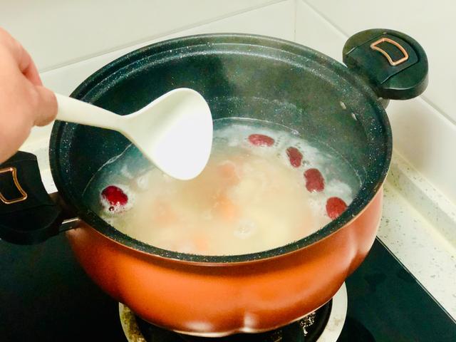大米粥怎么熬就有浓稠的汤（秋天熬大米粥多加）(9)
