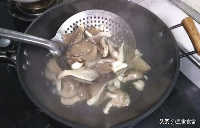 蘑菇炒肉怎么做好吃又简单（蘑菇炒肉想做的好吃）(3)