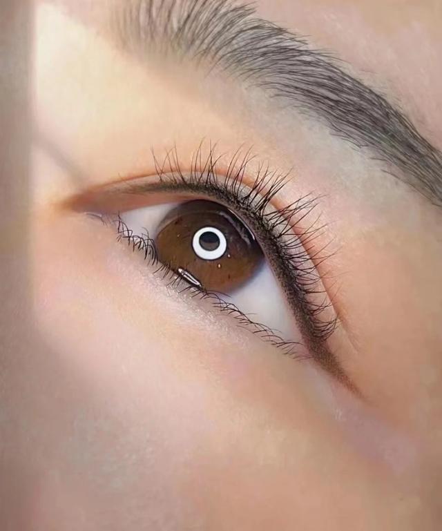 纹眼线和美瞳线是一样的吗（如何区分美瞳线和眼线）(3)