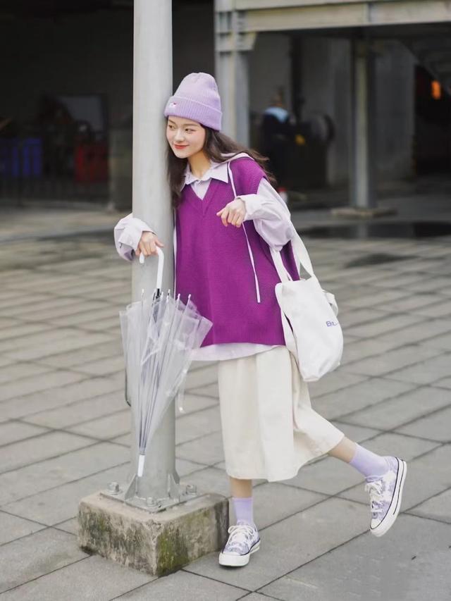 紫色的鞋子怎么搭配衣服裤子（紫色鞋子高级又吸睛）(2)