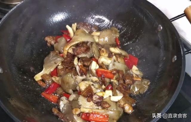 蘑菇炒肉怎么做好吃又简单（蘑菇炒肉想做的好吃）(7)