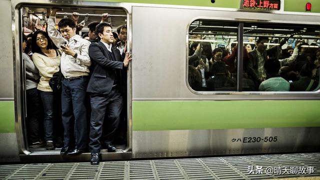 日本民众搭乘地铁（女生感受过噩梦）