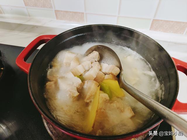 简单好吃家常菜红烧肉不加红烧料（红烧肉配小青菜）(6)