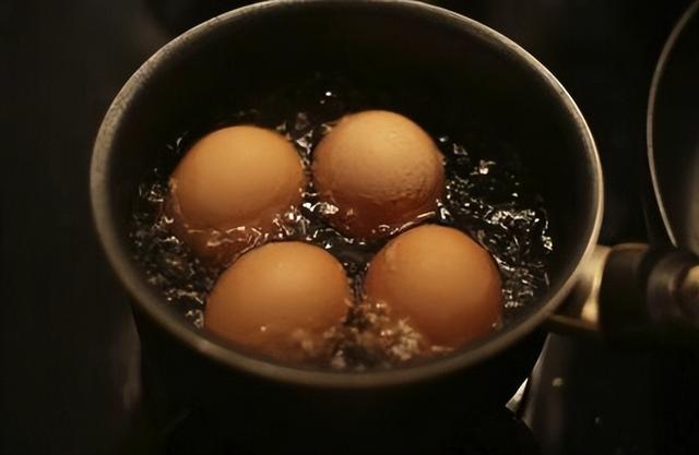 煮蛋器煮鸡蛋要煮多久才能煮熟（煮鸡蛋这么简单）(图1)