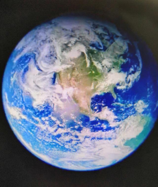 地球的椭圆形状（地球的形状像个梨子吗）(1)