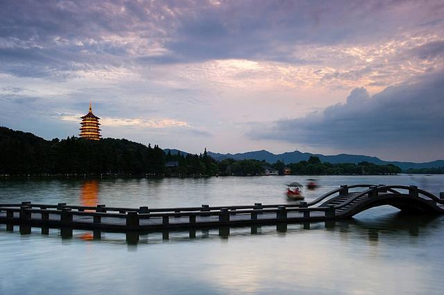 杭州旅游必去的十个景点排名（杭州必去的10大旅游景点）(1)