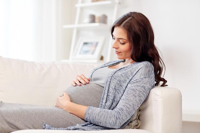 孕晚期肚子怎么疼是快生了（孕晚期肚子为什么会痛）