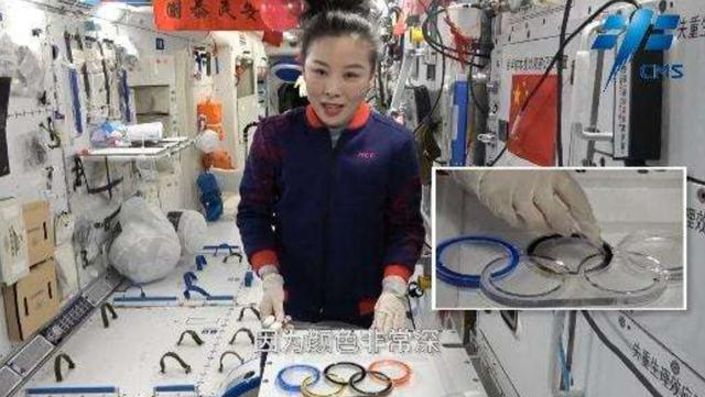 王亚平第二次太空实验授课内容 太空教师王亚平在空间站变出奥运五环