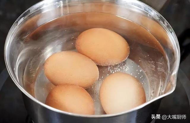 水煮鸡蛋一般煮几分钟冷水下锅（煮鸡蛋开水凉水下锅都不对）(4)