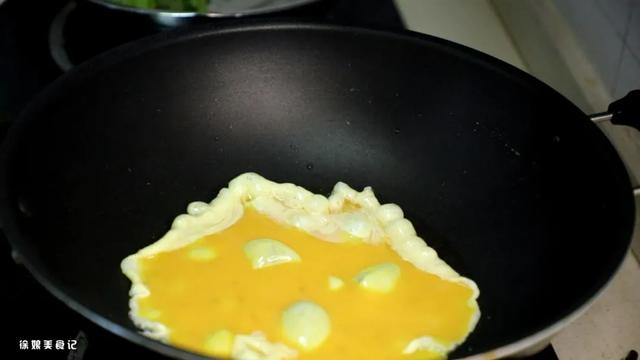 鸡蛋炒莴笋做法步骤（莴笋炒鸡蛋的家常做法）(7)