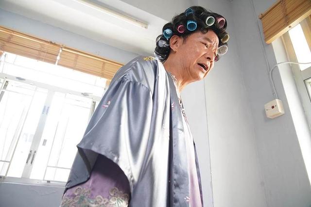 58岁TVB 阴谋情人 新剧反串女人，百变造型曝光，称是一大挑战（58岁TVB阴谋情人新剧反串女人）(11)