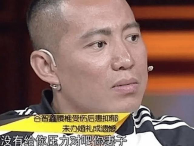 谷智鑫因为拍戏摔伤淡出娱乐圈（34岁拍戏坠马瘫痪）(9)