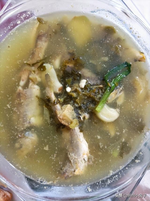 熬小黄鱼汤的做法（做一碗极简的美味）(3)