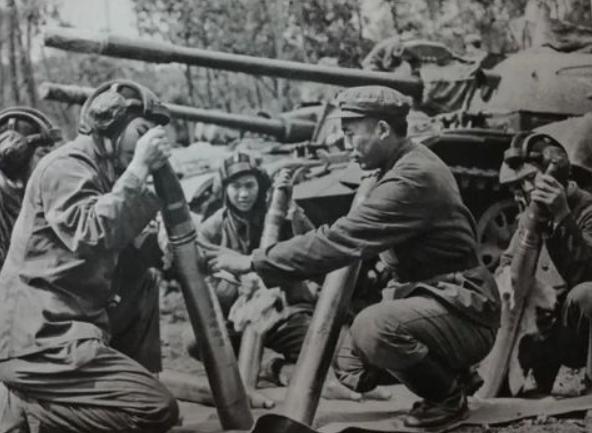 越战越南士兵（坦克兵在越南战场最惊险的一幕）