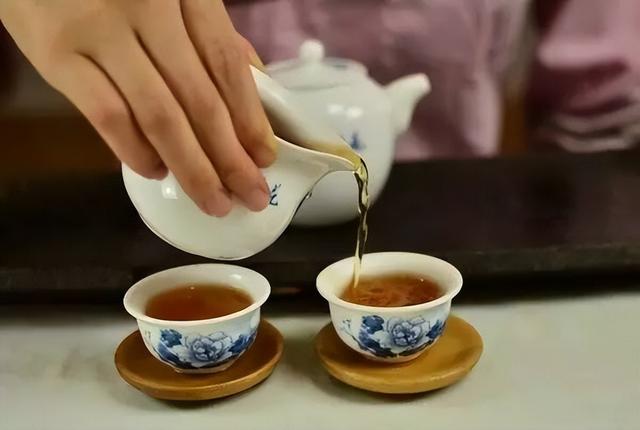 喝茶有什么好处与禁忌（喝茶对身体健康没好处）(2)