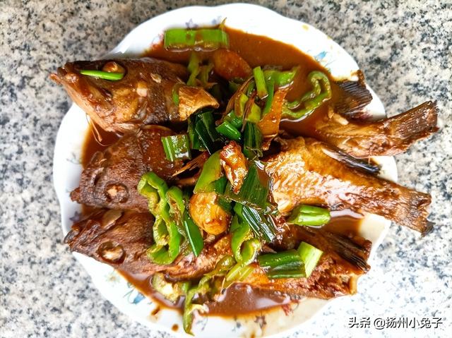 熬小黄鱼汤的做法（做一碗极简的美味）(4)