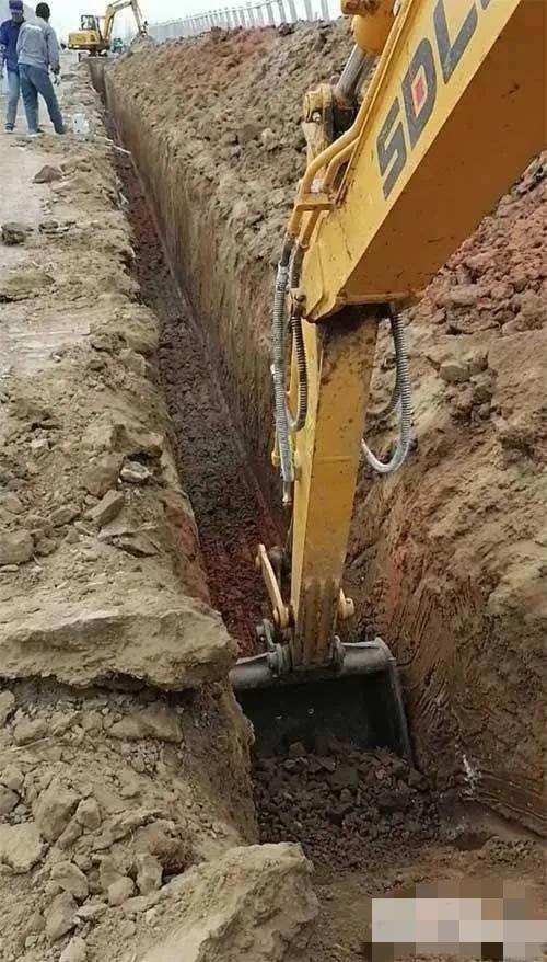 挖掘机挖沟回填最快方法（第九章挖掘机挖土）(3)