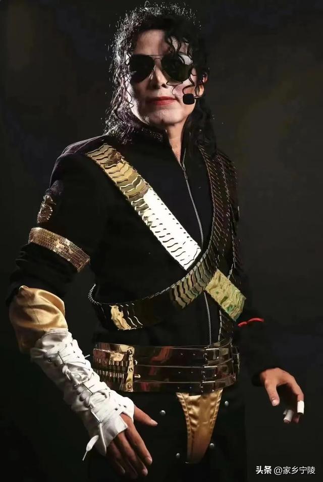 迈克尔杰克逊与世界名模演唱会（联合国公认的著名歌星）(2)