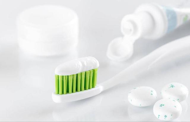 市面上的牙膏全部致癌（2种牙膏不建议购买）(7)